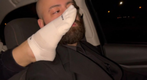 情侣奴闻舔Grazi女王旅行中的超浓郁原味臭棉袜脚！下飞机脱鞋闻脚-97LZTD-8345415717451618502111234