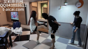 『chnnsct1818』可爱女生反差踢裆超狠跺头 -97LZTD-8345415717451618502111245