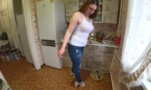 1469 - 大胸女孩牛仔裤粗跟凉鞋插踩碾踩爆大鱼-97LZTD-83454157174516185021112914