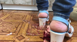 1469 - 大胸女孩牛仔裤粗跟凉鞋插踩碾踩爆大鱼-97LZTD-83454157174516185021112914