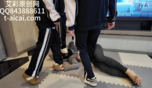 『chnnsct1818』深圳女高赏赐食物，踢肚子踩跺手脚 -97LZTD-83454157174516185021112923