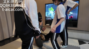 『chnnsct1818』深圳女高赏赐食物，踢肚子踩跺手脚 -97LZTD-83454157174516185021112923