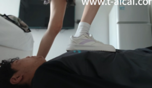 潇潇踩踏坐脸-97LZTDGXFC-000003132702397
