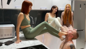 PP的新作-Kira&Sofi&Agma三女S臭棉袜脚踩脸浓痰吐脸-97LZTDGXFC-000003132702558