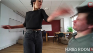 跪下认社会姐当干妈！打肿你脸拿她臭袜子给你擦！耳光扇成猪头-97LZTDGXFC-000003132702620