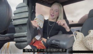 【中文】白人辣妹只用臭袜子就让你乖乖上供无脑当狗-97LZTDGXFC-000003132702470