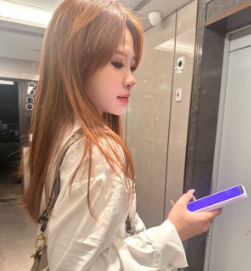 COCO主人油亮黑丝12CM红底超高跟，开着奔驰把贱狗带到户外羞辱舔鞋底-97LZTDGXFC-000003132702631