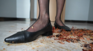 【苒溪S】平底大长腿鞋暴踩小龙虾尸体-97LZTDGXFC-000003132702696