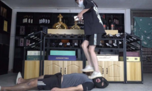 【南国原创】小樱S严惩酒庄老板，脚责，全体重踩踏，耳光辱骂-97LZTDGXFC-000003132702728