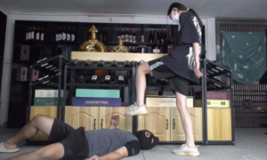 【南国原创】小樱S严惩酒庄老板，脚责，全体重踩踏，耳光辱骂-97LZTDGXFC-000003132702728
