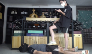 【南国原创】小樱S严惩酒庄老板，脚责，全体重踩踏，耳光辱骂-97LZTDGXFC-000003132702728