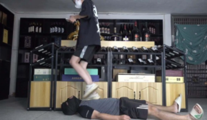 【南国原创】小樱S严惩酒庄老板，脚责，全体重踩踏，耳光辱骂-97LZTDGXFC-000003132702728