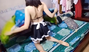 【MaySoles】【自购首发原版】我穿着性感女仆装光脚做事的12分钟D-97LZTDGXFC-000003132702754