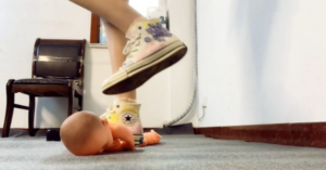 CaiR0001c 小萱1.68大长腿帆布鞋走踩碾踩Crush娃娃 将你肉体灵魂踩脚下-97LZTDGXFC-000003132702854