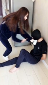 【Bloody Girl 出品】运动风女神严惩楼道蹲点男