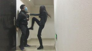 （语言长靴剧情） 诗蔓少女长靴狂虐跟踪男生-BT-0019