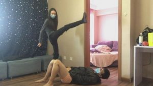 （语言长靴剧情） 诗蔓少女长靴狂虐跟踪男生-BT-0019