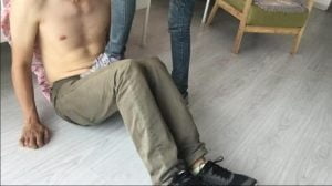 诗蔓校花系列6-4超级狠踢小男生