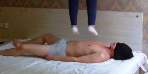 表姐的白船袜脚踩踏