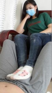 帆布鞋棉袜美女将男孩的奶水踩踏喷出在裤子里-BT-0078