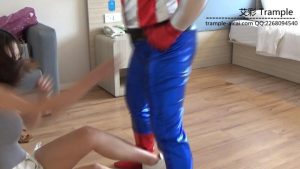 超人对决反派女间谍