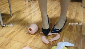 圣蒂s妈咪踩小娃娃云峰