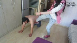 【AJgirls】180女主逆天大长腿重度踩踢调教胖M，力度超大