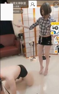 台湾超萌女S鞭打教授男M，语言非常给力