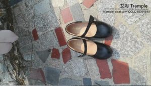 芷君公主鞋踩蝎子蜘蛛和面包虫