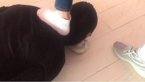 长腿女神逆袭持刀劫匪