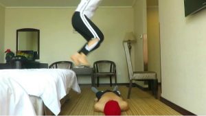 超美现役60KG女跆拳教练跳踩！