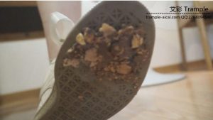 瑶瑶学生主调教狗奴舔脏鞋