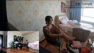 【超级女M】绝对劲爆隐藏针孔偷拍 偷舔学姐的玉足-97LZTD-1353