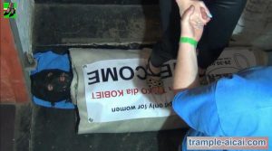 人肉地毯系列2，多美女高跟践踏人肉地毯人肉台阶！