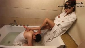 〖女尊领地〗冰灵S与女M2号浴室嬉戏