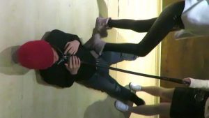 【AJ女主与晓晓】悬空爆踢贱狗裆部