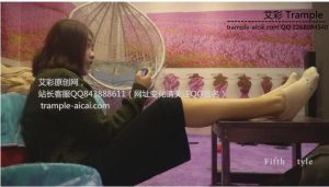 终于舔了心仪的萌妹子的玉足，人美脚白超好说话