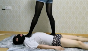 【婉儿】黑丝全体重踩踏腿绞窒息-97LZTD-218689