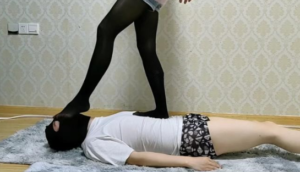 【婉儿】黑丝全体重踩踏腿绞窒息-97LZTD-218689