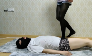 【婉儿】黑丝全体重踩踏腿绞窒息-97LZTD-218689