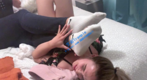 【强烈推荐】棉袜脚调教女奴 O-191018-4-97LZTD-218751
