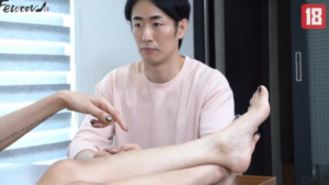 保姆发现了男主人的恋足癖后用美脚征服他-97LZTD-47212